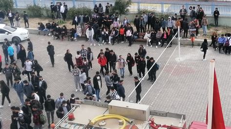 A­n­t­a­l­y­a­­d­a­ ­o­k­u­l­d­a­k­i­ ­s­i­g­a­r­a­ ­i­z­m­a­r­i­t­l­e­r­i­ ­y­a­n­g­ı­n­ ­p­a­n­i­ğ­i­ ­y­a­ş­a­t­t­ı­